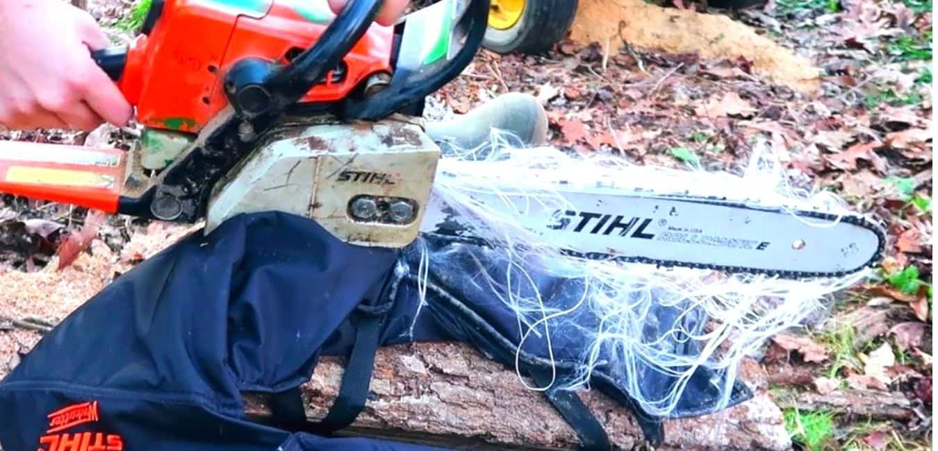 How do chainsaw chaps work