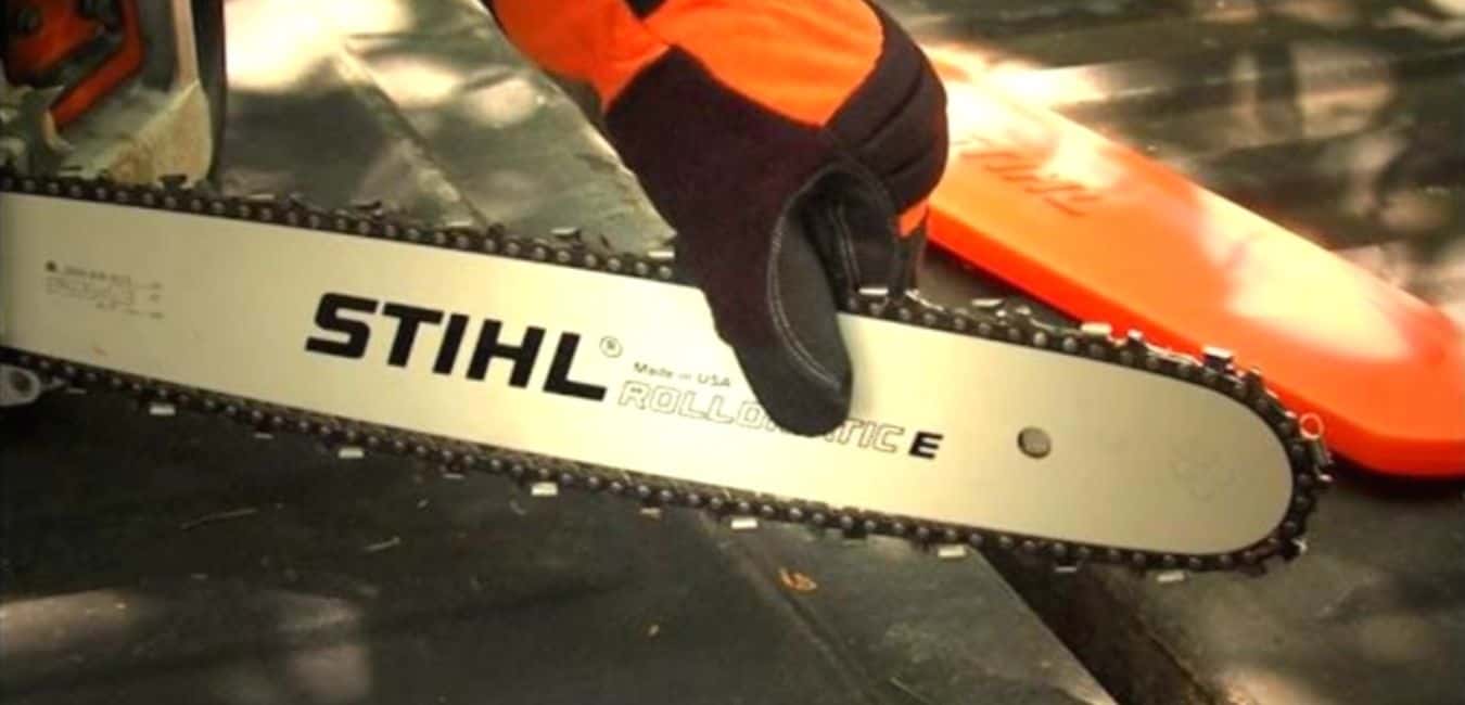 How tight should a chainsaw chain be