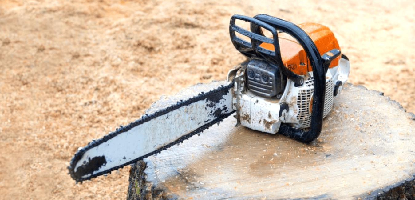 Can you use an electric chainsaw in the rain