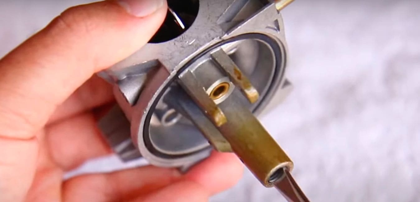 FIVE Simple and Easy Steps to Clean Up Your Chainsaw’s Carburetor