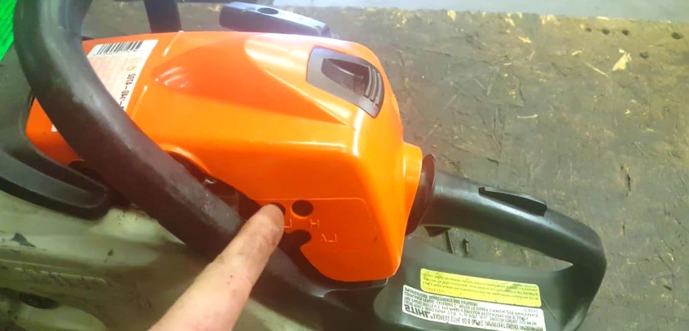 How to adjust the chainsaw carburetor