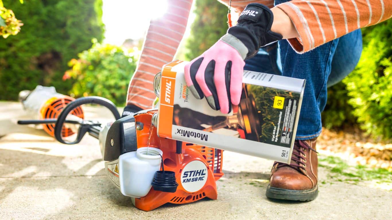 Steps to Follow for Mixing Chainsaw Gas