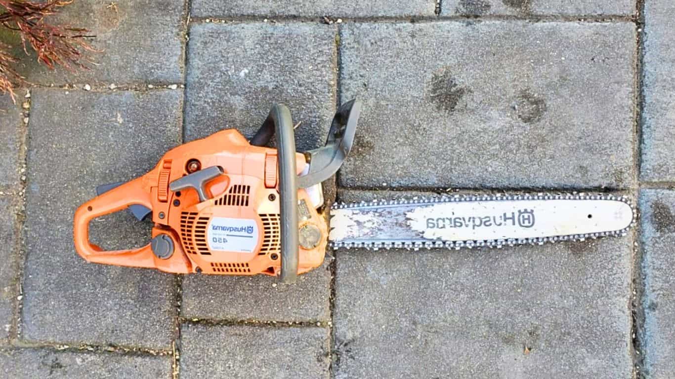 Chainsaw Blade Direction