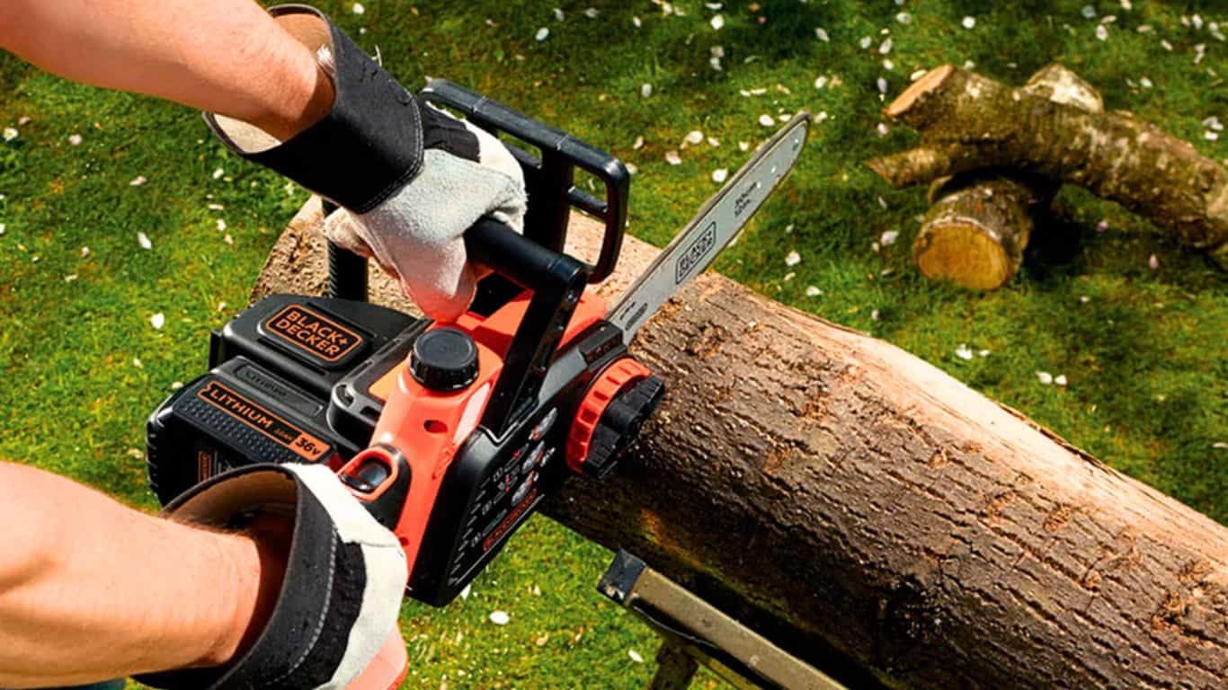 Can You Use an Electric Chainsaw on Wet Wood