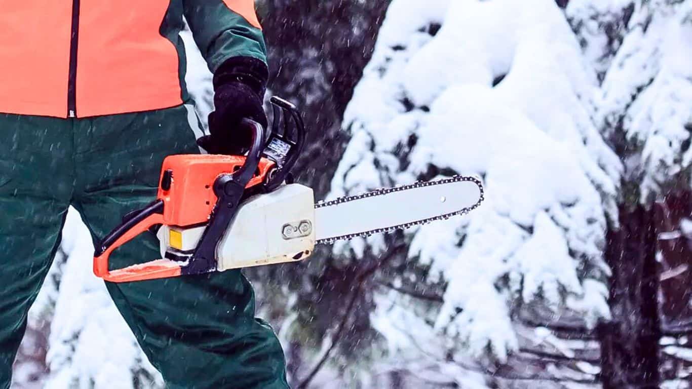 Tested Ways to use Chainsaws in Freezing Weather